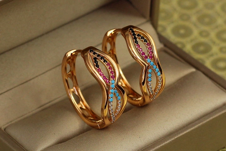 Серьги Xuping Jewelry колечки Дели 2,6 см золотистые - Фото 2 Серьги Xuping Jewelry колечки Дели 2,6 см золотистые - изображение 2