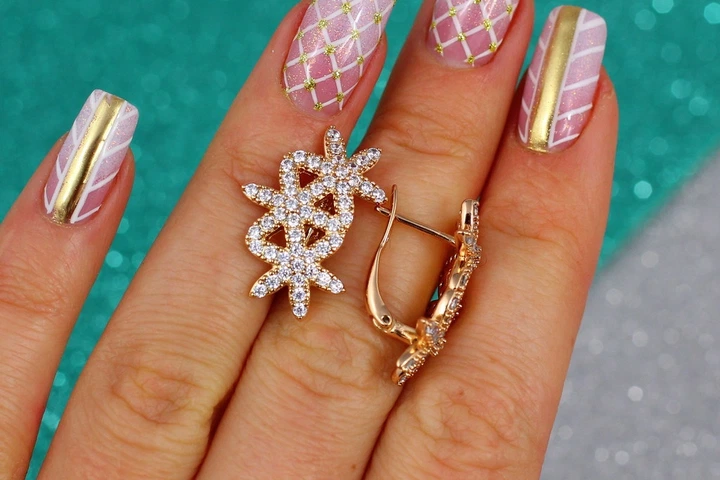 Серьги Xuping Jewelry три снежинки 2,4 см золотистые - изображение 2