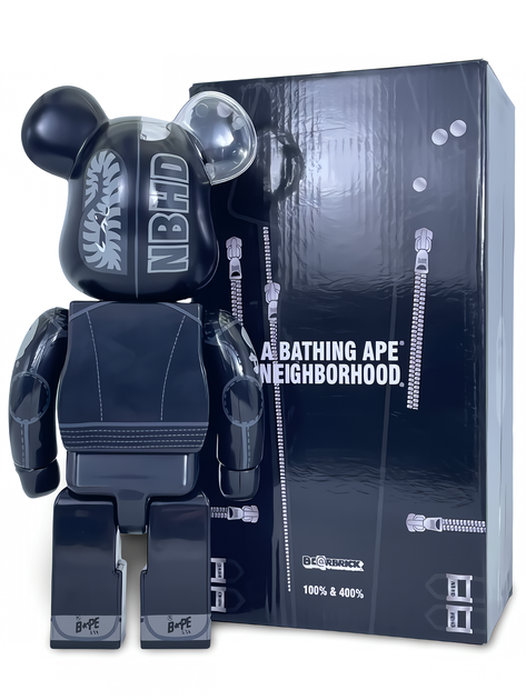 Статуетка Bearbrick x BAPE x Neighborhood 400% 28 см Акула Medicom Toy в костюмі. - зображення 2