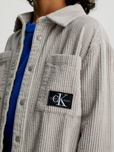 Дитяча демісезонна куртка-сорочка для хлопчика Calvin Klein IB0IB01900-PEE 128 см Сіра (8720108369404) - зображення 4