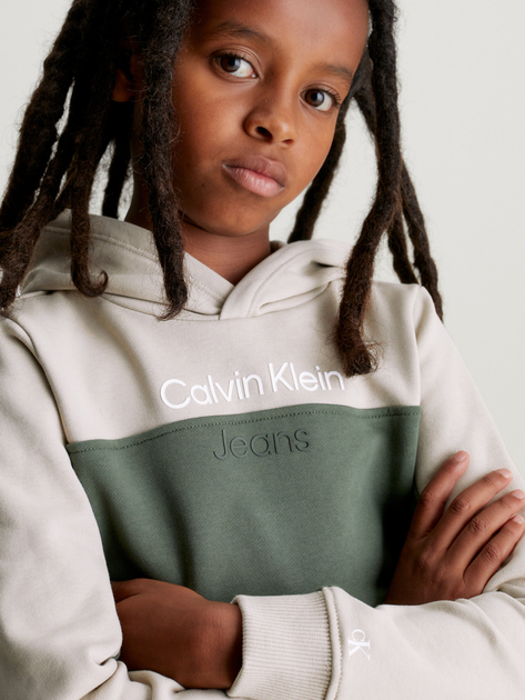 Дитячий спортивний костюм (худі + штани) для хлопчика Calvin Klein IB0IB01849-LLP 128 см Сірий/Зелений (8720108746601) - зображення 3