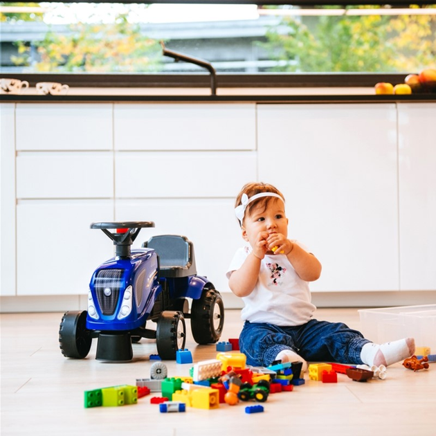 Jezdzik Falk Baby New Holland Traktor z przyczepą i akcesoriami Niebieski (3016200028031) - obraz 8