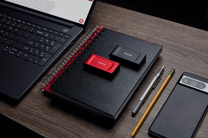 Dysk SSD Kingston XS1000 Portable 2000GB USB 3.2 Gen 2 Red (SXS1000R/2000G) - Zdjęcie 7 Dysk SSD Kingston XS1000 Portable 2000GB USB 3.2 Gen 2 Red (SXS1000R/2000G) - obraz 7