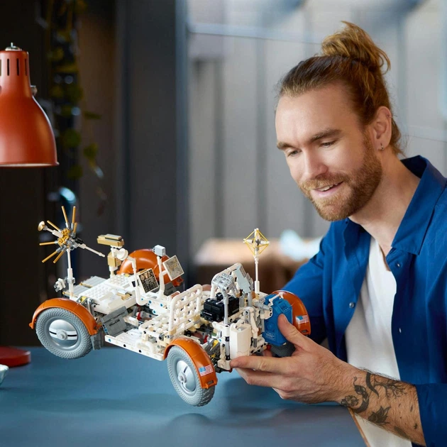 ⭐︎山川 Конструктор LEGO Місячний автомобіль NASA Apollo 1913 деталей