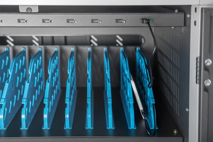 Szafa do przechowywania i ładowania Digitus Rack Cabinet 30 urządzeń (DN-45002) - obraz 8