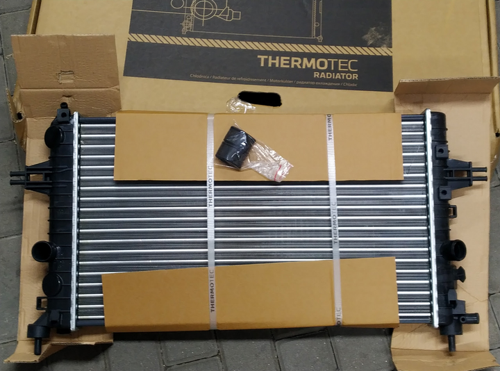 Радиатор THERMOTEC D7X055TT OPEL ASTRA H 04-> - изображение 1