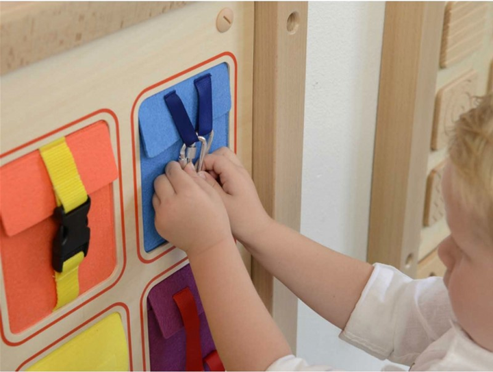 Бізіборд Masterkidz з різнокольоровими кишеньками-застібками та липучками (6955920012517) - зображення 3