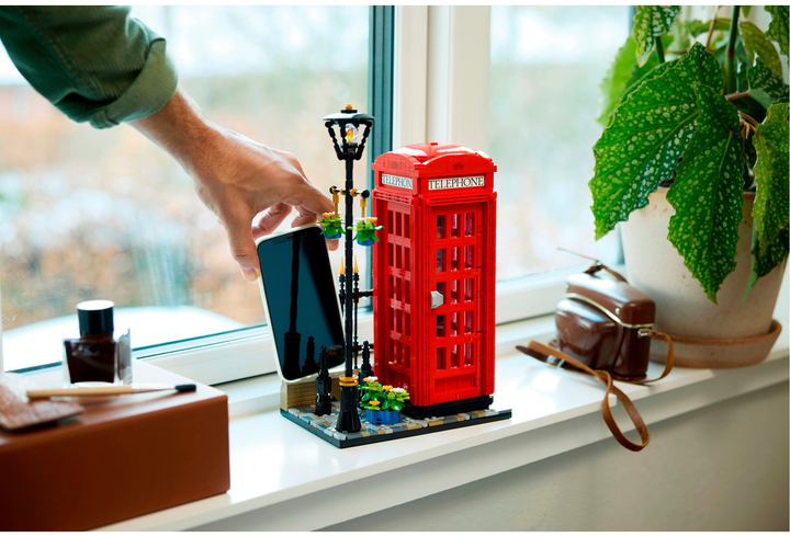 Zestaw klocków LEGO Ideas Czerwona londyńska budka telefoniczna 1460 elementów (21347) - obraz 7