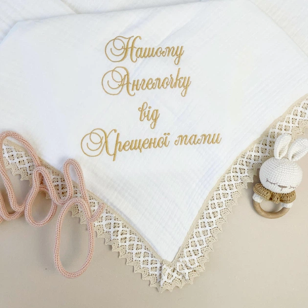 Крыжма из муслина для мальчика Family Tradition с вышивкой 100х100 см белый Нашему ангелочку - изображение 4