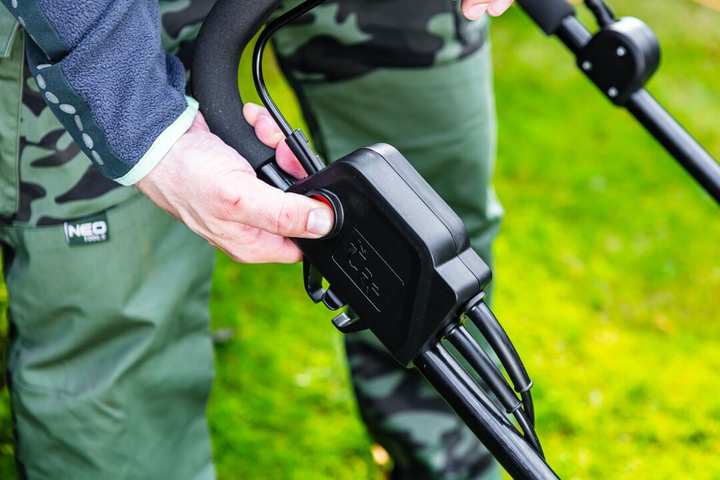 Kosiarka elektryczna Graphite 1500 W 36 cm 35 l 20-50 mm 10.1 kg 59G474 (5902062082947) - obraz 3