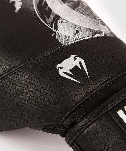 Боксерські рукавиці Venum YKZ21 Boxing Gloves Black Silver (VENUM-04333-114-8oz) - зображення 6