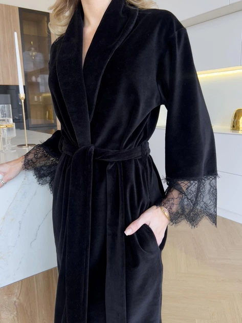 Жіночий велюровий халат із французьким мереживом In Love COSY 46 Чорний (cosy2151449s2) - изображение 2
