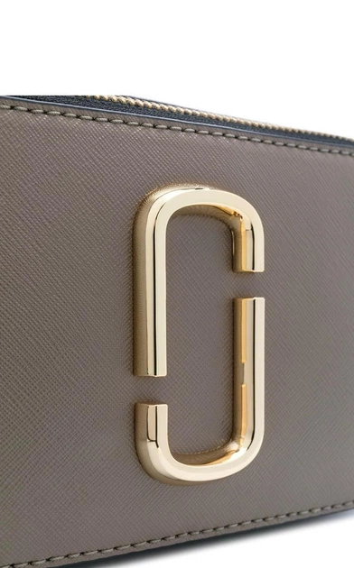 Сумка шкіряна Marc Jacobs The Snapshot French Grey Mult M0014146-064 коричнева - Фото 2 Сумка шкіряна Marc Jacobs The Snapshot French Grey Mult M0014146-064 коричнева - зображення 2