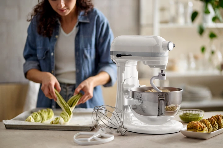 Robot kuchenny KitchenAid Heavy Duty 5,2l 5KSM55SXXEWH z odchylaną misą, Biały - Zdjęcie 13 Robot kuchenny KitchenAid Heavy Duty 5,2l 5KSM55SXXEWH z odchylaną misą, Biały - obraz 13