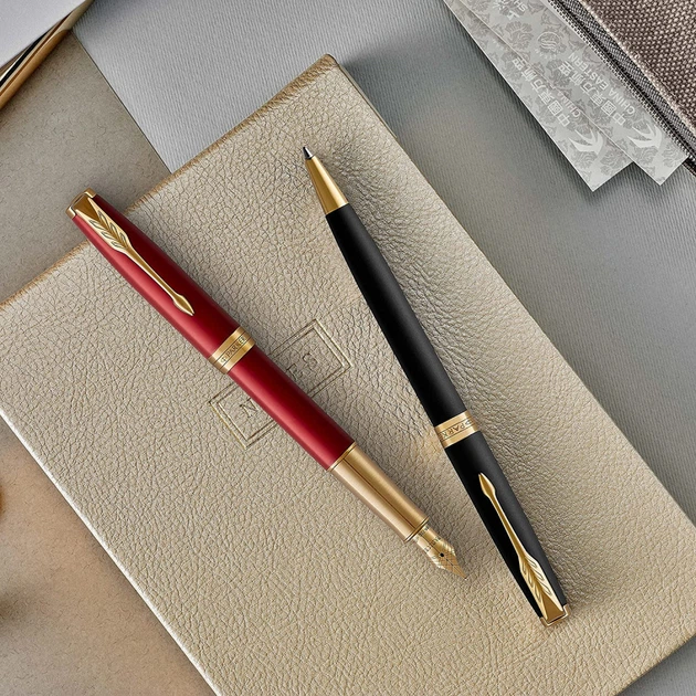 Набор Parker SONNET Matte Black Lacquer GT BP с шариковой ручкой и блокнотом Золотистый 84 832b24 - Фото 3 Набор Parker SONNET Matte Black Lacquer GT BP с шариковой ручкой и блокнотом Золотистый 84 832b24 - изображение 3