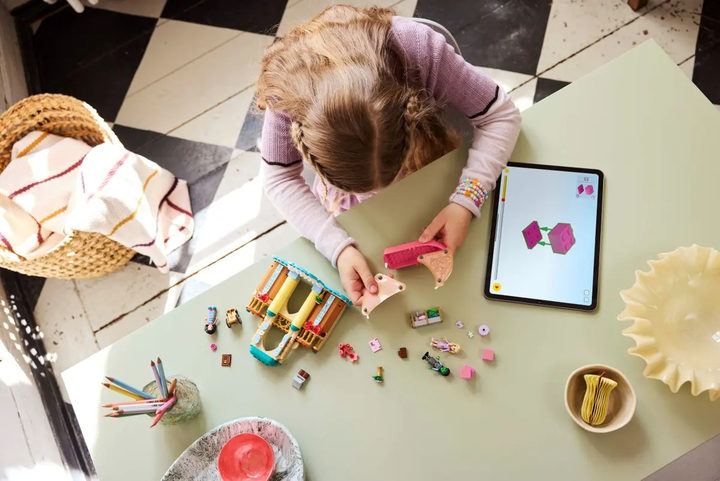 Конструктор LEGO Wicked Bright 2024 Глінда Елфаба та Нессарозе в Університеті Шиз 304 елементи (75681) - зображення 6