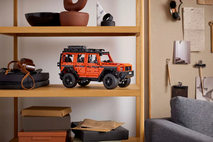 Конструктор LEGO Technic Mercedes-Benz G 500 2891 детали (42177) - изображение 8