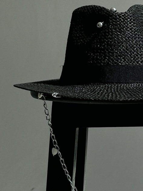 Шляпа Федора женская D.Hats из рафия с цепью серебро с сердцами черная - изображение 3