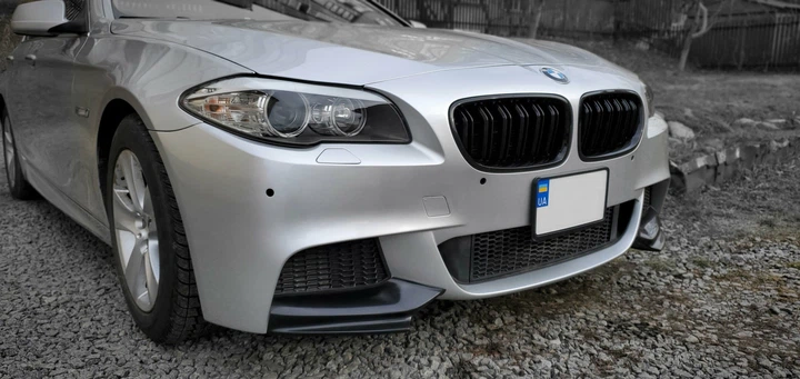 Накладки (клыки) на передний бампер BMW F10 M-Pakiet черный глянцевый ABS-пластик - Фото 1 Накладки (клыки) на передний бампер BMW F10 M-Pakiet черный глянцевый ABS-пластик - изображение 1