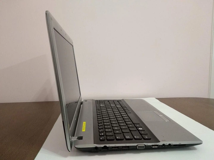 Ноутбук Б-класс Samsung RV511 / 15.6" (1366x768) TN / Intel Pentium P6200 (2 ядра по 2.13 GHz) / 4 GB DDR3 / 120 GB SSD / nVidia GeForce 315M, 512 MB DDR3, 64-bit / WebCam / DVD-ROM / HDMI / АКБ не держит б/у - Фото 5 Ноутбук Б-класс Samsung RV511 / 15.6" (1366x768) TN / Intel Pentium P6200 (2 ядра по 2.13 GHz) / 4 GB DDR3 / 120 GB SSD / nVidia GeForce 315M, 512 MB DDR3, 64-bit / WebCam / DVD-ROM / HDMI / АКБ не держит б/у - изображение 5