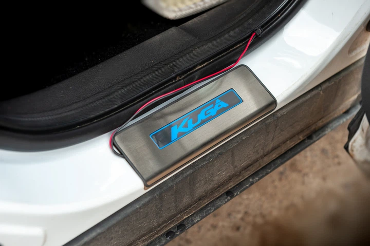 Накладки на пороги Libao LED (4 шт, нерж.) для Ford Kuga/Escape 2013-2019 рр - Фото 3 Накладки на пороги Libao LED (4 шт, нерж.) для Ford Kuga/Escape 2013-2019 рр - зображення 3