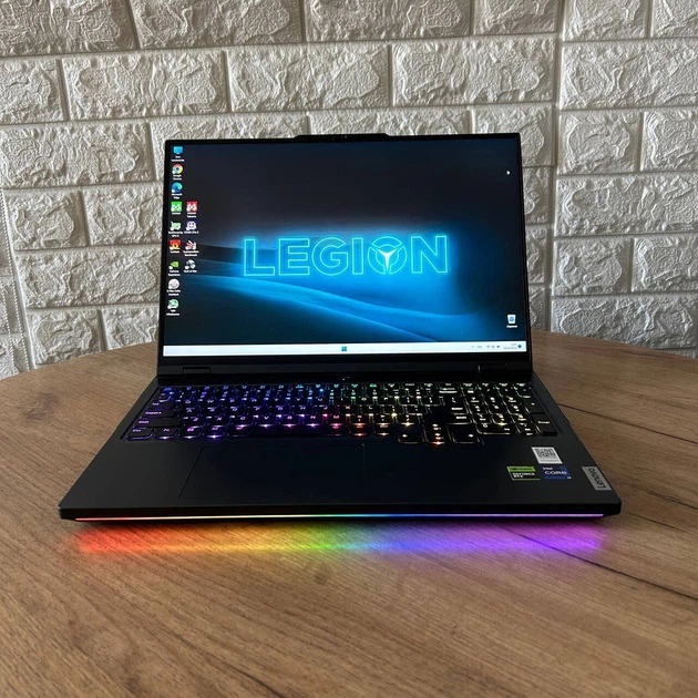 Ігровий ноутбук Lenovo Legion Pro 7 16IRX8H / 16" (2560x1600) IPS / Intel Core i9-13900HX (24 (32) ядра по 3.9 - 5.4 GHz) / 16 GB DDR5 / 512 GB SSD / nVidia GeForce RTX 4090, 16 GB GDDR6, 256-bit / WebCam б/в - Фото 2 Ігровий ноутбук Lenovo Legion Pro 7 16IRX8H / 16" (2560x1600) IPS / Intel Core i9-13900HX (24 (32) ядра по 3.9 - 5.4 GHz) / 16 GB DDR5 / 512 GB SSD / nVidia GeForce RTX 4090, 16 GB GDDR6, 256-bit / WebCam б/в - зображення 2