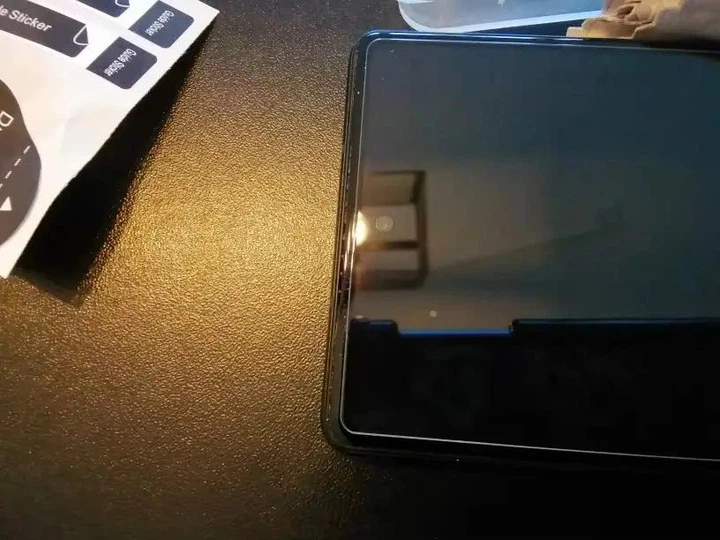 Защитное стекло 2.5D для Google Pixel 9 Pro XL (с лотком для точной установки) - Фото 8 Защитное стекло 2.5D для Google Pixel 9 Pro XL (с лотком для точной установки) - изображение 8