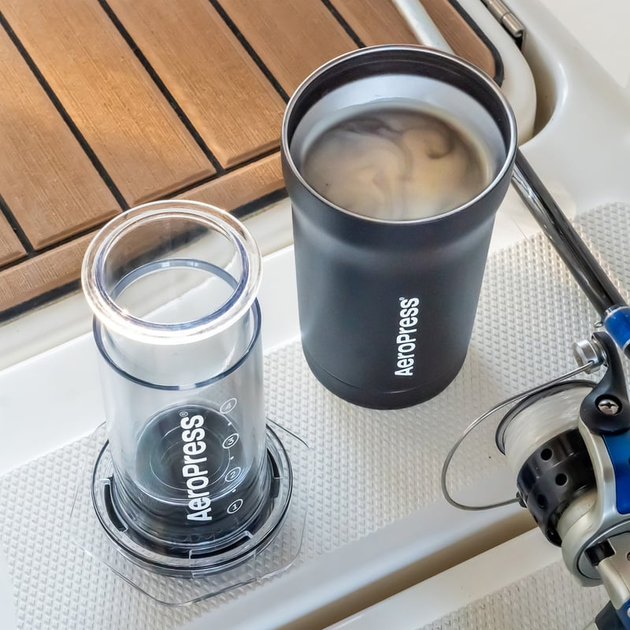 Набір AeroPress Go Plus Запарювач для кави + Термокухоль + Паперові фільтри 45 шт + Складана мішалка + Мірна ложка Чорний 300 мл (85276082424) - зображення 5