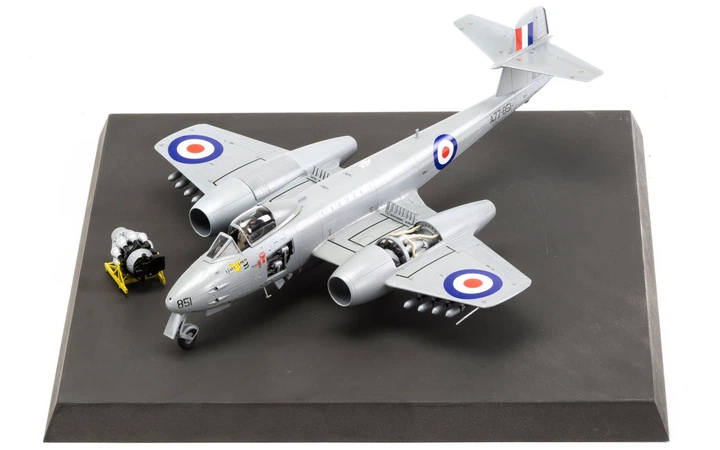 Збірна модель 1/48 літак Gloster Meteor F8 Korean War Airfix A09184 - зображення 3