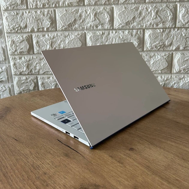 yukie adams シルクスクリーン MOON H/C 1993 B330 Ультрабук Б-класс Samsung Galaxy Book Ion White NP930XCJ-K03US