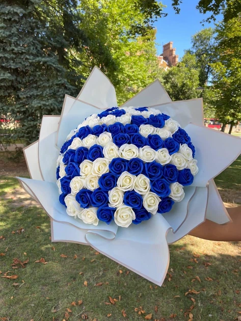 Мыльный букет из 101 розы бело-синий,букет из натурального мыла на 14 февраля, 8 марта, день рождения - Фото 5 Мыльный букет из 101 розы бело-синий,букет из натурального мыла на 14 февраля, 8 марта, день рождения - изображение 5