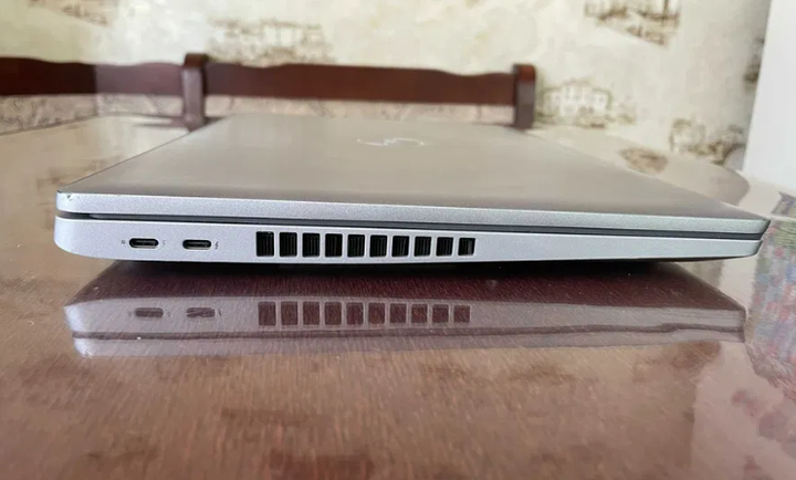Игровой ноутбук Dell Precision 3570 / 15.6" (1920x1080) IPS / Intel Core i7-1255U (10 (12) ядер по 3.5 - 4.7 GHz) / 16 GB DDR4 / 512 GB SSD / nVidia Quadro T550, 4 GB GDDR6, 64-bit / WebCam б/у - Фото 6 Игровой ноутбук Dell Precision 3570 / 15.6" (1920x1080) IPS / Intel Core i7-1255U (10 (12) ядер по 3.5 - 4.7 GHz) / 16 GB DDR4 / 512 GB SSD / nVidia Quadro T550, 4 GB GDDR6, 64-bit / WebCam б/у - изображение 6