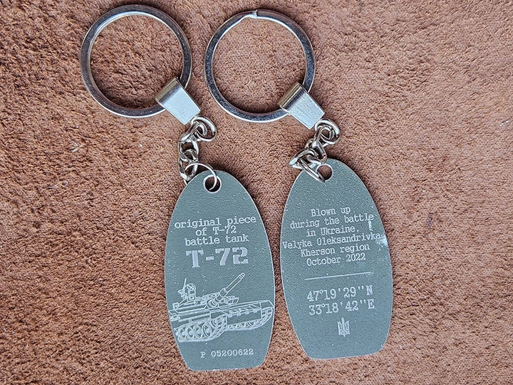 Брелок з російського танку Т-72 Keychain Original piece of T-72
