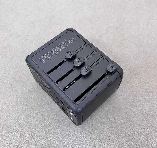 Универсальный адаптер для путешествий Otravel 35W Fast Charger +3 USB +2 Type C, Для всех типов розеток (Black) - изображение 3