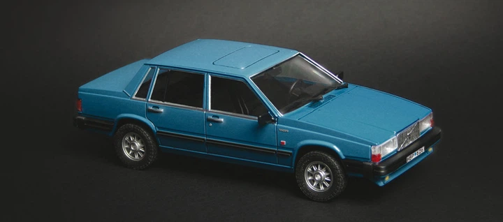 Збірна модель 1/24 автомобіль Volvo 760 GLE Italeri 3623 - зображення 6