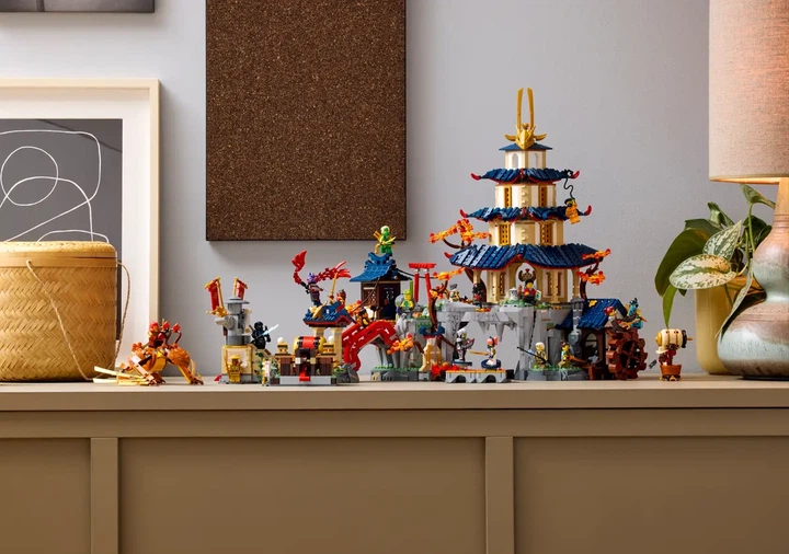 Конструктор LEGO Ninjago: Турнирный город с храмом 1650 элементов