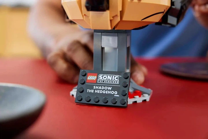 Конструктор LEGO Sonic the Hedgehog: Їжак Shadow 720 елементів (77000) - зображення 8