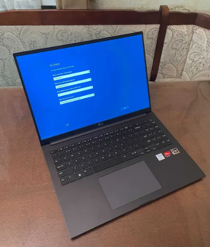 Ультрабук LG UltraPC 16U70Q / 16" (1920x1200) IPS / AMD Ryzen 7 5825U (8 (16) ядер по 2.0 - 4.5 GHz) / 16 GB DDR4 / 512 GB SSD / AMD Radeon RX Vega 8 / WebCam б/в - Фото 8 Ультрабук LG UltraPC 16U70Q / 16" (1920x1200) IPS / AMD Ryzen 7 5825U (8 (16) ядер по 2.0 - 4.5 GHz) / 16 GB DDR4 / 512 GB SSD / AMD Radeon RX Vega 8 / WebCam б/в - зображення 8