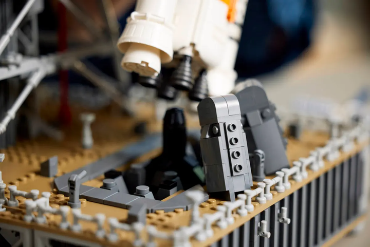 Конструктор LEGO Icons Ракета NASA Artemis SLS 3601 элемент (10341) - Фото 9 Конструктор LEGO Icons Ракета NASA Artemis SLS 3601 элемент (10341) - изображение 9