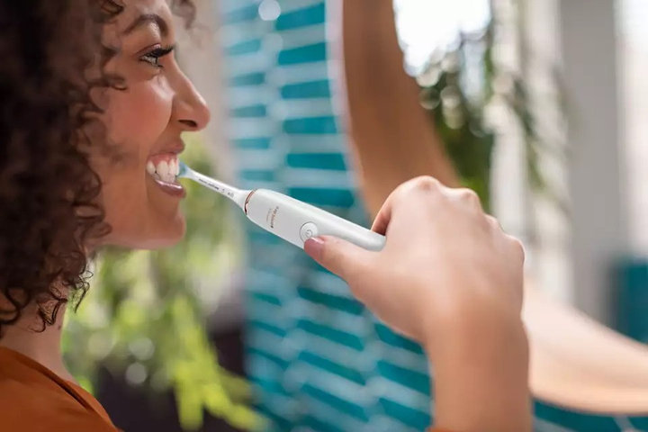 Набір електричних зубних щіток Philips Sonicare Diamond Clean 9000 HX9914/57 - зображення 6