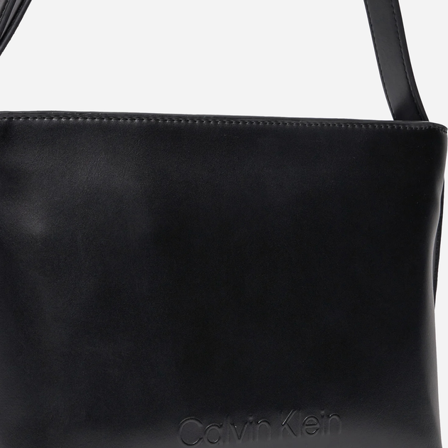 Torebka damska mała Calvin Klein K60K612551-BEH Czarna (8720639573998) - obraz 4
