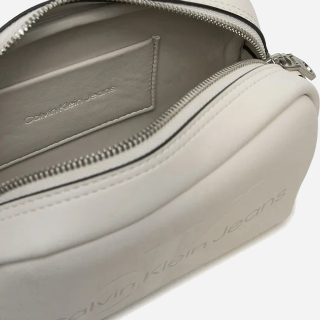 Сумка крос-боді через плече жіноча Calvin Klein K60K612220-01R Екрю (8720639814732) - зображення 5