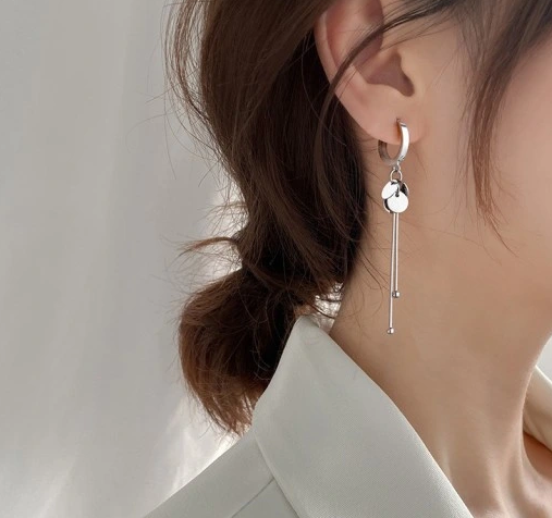 Сучасні серебрісті сережки з довгими підвісками Bijoux-e - Фото 2 Сучасні серебрісті сережки з довгими підвісками Bijoux-e - изображение 2