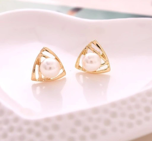 Делікатні сережки з перлиною і золотим акцентом Bijoux-e - Фото 2 Делікатні сережки з перлиною і золотим акцентом Bijoux-e - изображение 2