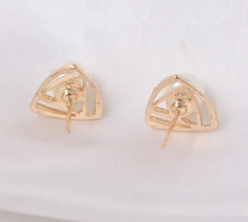 Делікатні сережки з перлиною і золотим акцентом Bijoux-e - Фото 3 Делікатні сережки з перлиною і золотим акцентом Bijoux-e - изображение 3