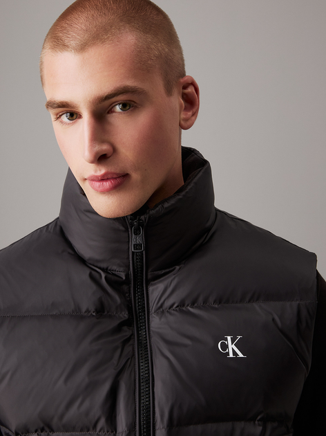 Теплий жилет пуховий чоловічий Calvin Klein Jeans J30J325901-BEH S Чорний (8720639180981) - зображення 4