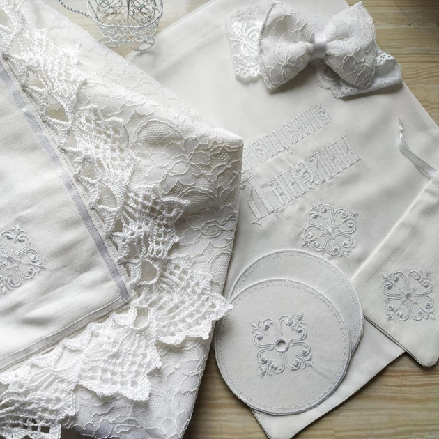 Ручная работа набор для крещения Дар с кружевом и молитвой 100х100 см белый (088) - Фото 1 Ручная работа набор для крещения Дар с кружевом и молитвой 100х100 см белый (088) - изображение 1