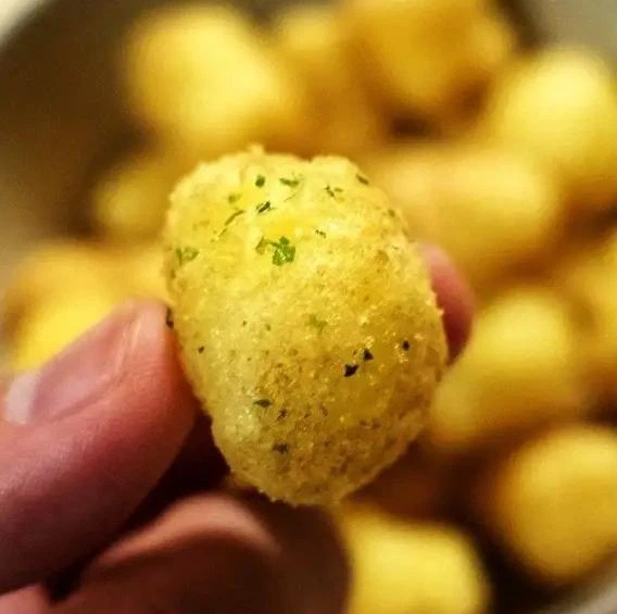 Японские снеки Yaokin Cabbage Taro Corn Puff Snack 90 г - изображение 4