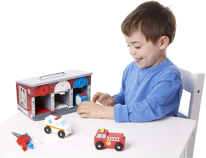 Zestaw do zabawy Melissa & Doug Garaż z kluczykami i pojazdami specjalnymi (0000772146074) - obraz 5