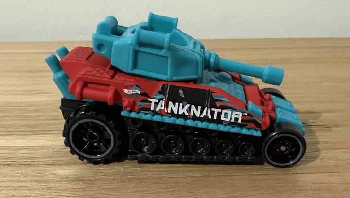 Машинка Базовая Hot Wheels Tanknator Netflix Ride-Ons 1:64 HTD42 Red - изображение 4